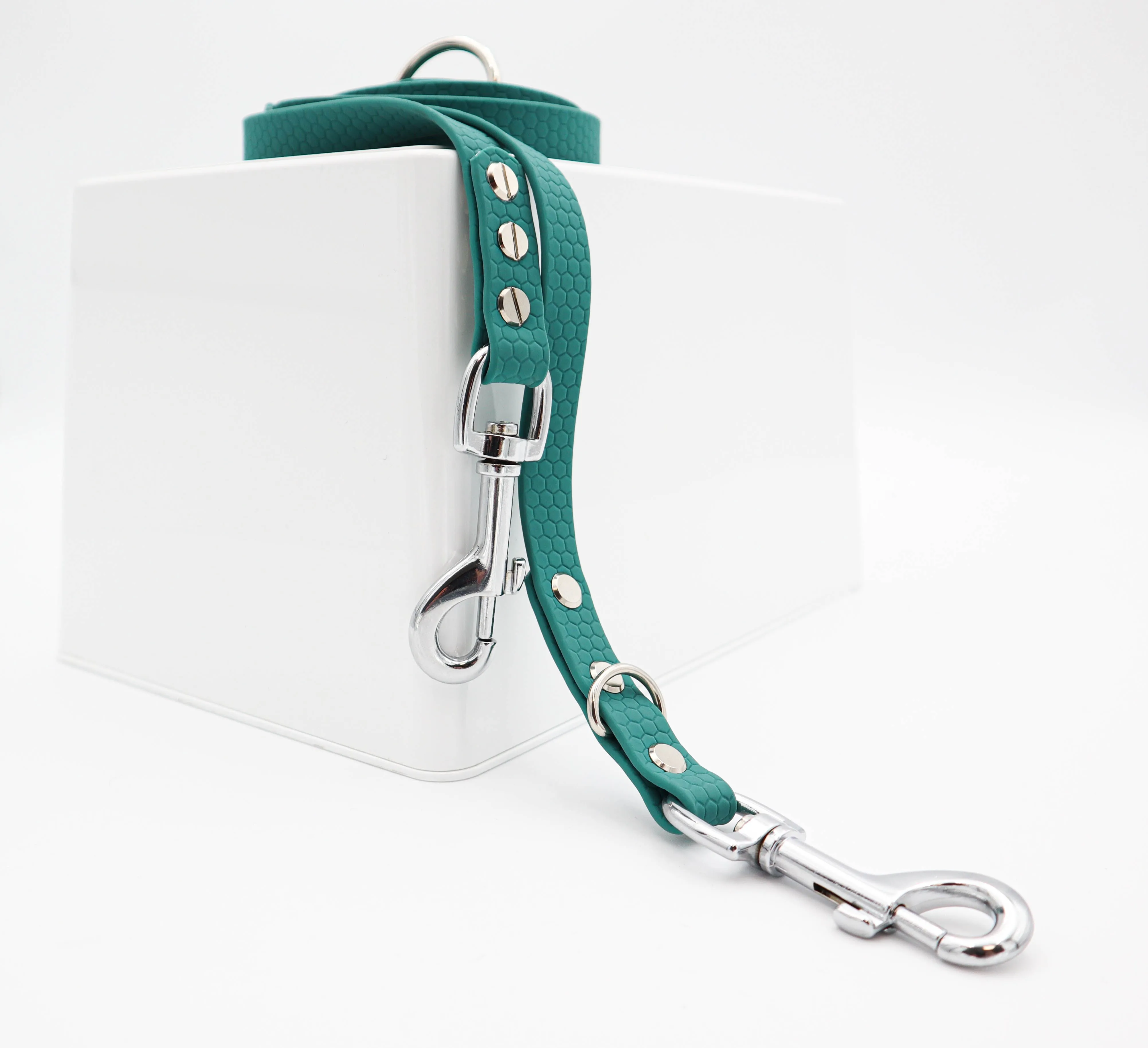 Non - Slip, Waterproof, Multifunction, Adjustable Hexa Dog Leash |  Width: 16 mm | Length: 2.5 m
